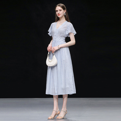 条纹条纹赫本风荷叶袖收腰大摆