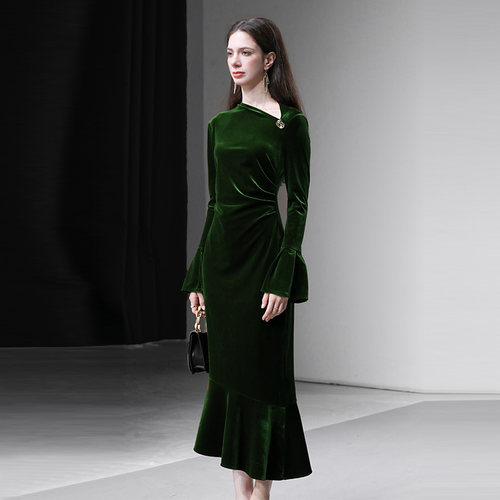 2025年冬季新款气质喇叭袖修身收腰显瘦鱼尾丝绒连衣裙长裙裙子
