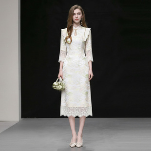 2026年春季新款新中式国风立领盘扣小飞肩设计蕾丝花边连衣裙