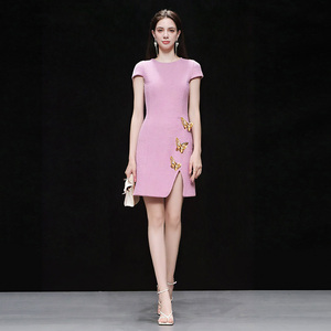 2026年夏季新款法式极简收腰短袖设计感蝴蝶点缀短款开衩连衣裙