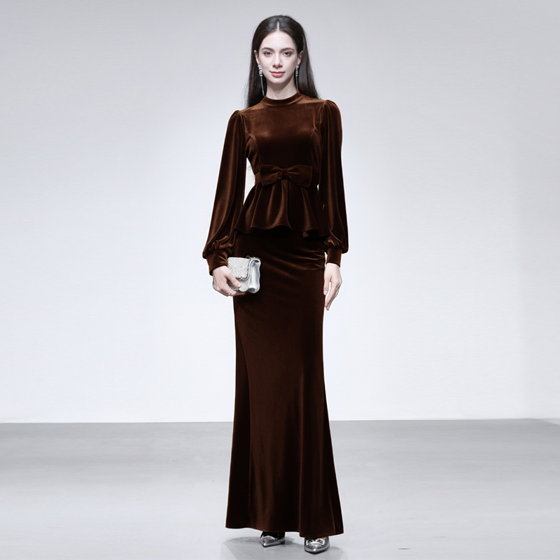 2025冬季新款法式复古赫本风圆领收腰荷叶上衣+高腰半裙丝绒套装