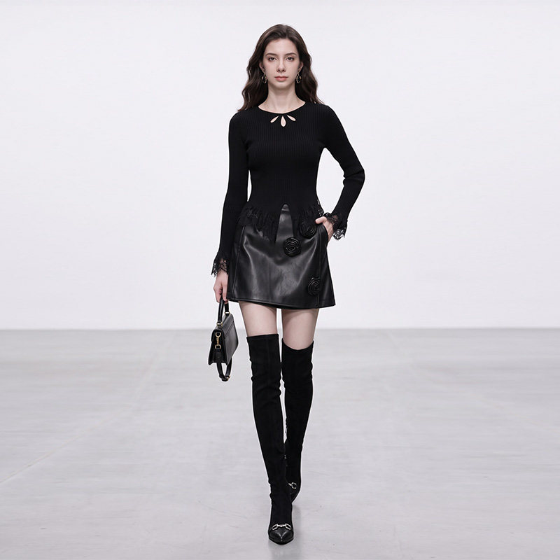 2026秋冬新款气质富家千金风黑色蕾丝拼接毛衣设计感镂空针织上衣