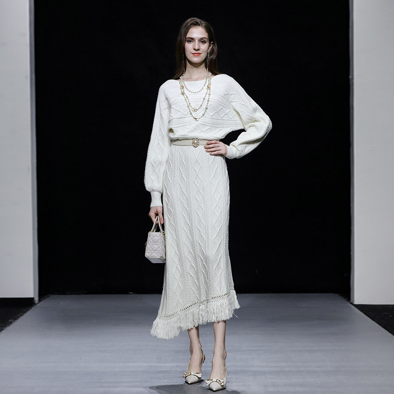 2026早春新款针织设计感达菲时尚一字肩收腰中长款流苏毛衣连衣裙