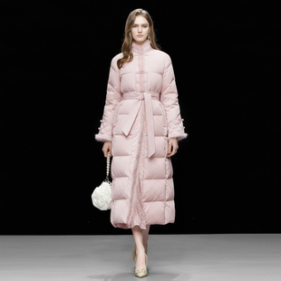 2025冬季气质立领盘扣貂毛新中式国风竹叶压花长款浅粉色羽绒服女