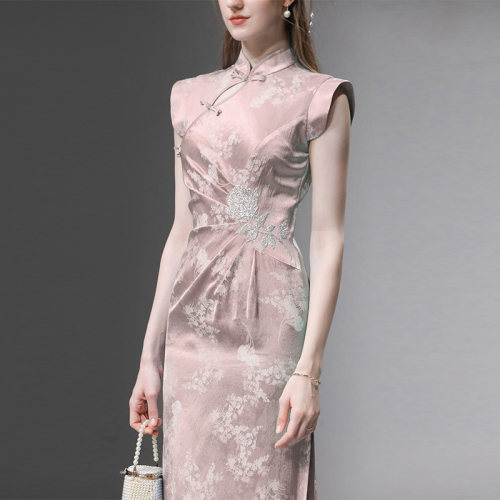 2026夏季新款新中式立领飞肩收腰C字褶皱收腰人丝提花旗袍连衣裙