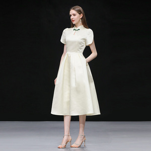 2026夏季新款新中式立领镂空花瓣袖收腰露背性感A字大摆连衣裙