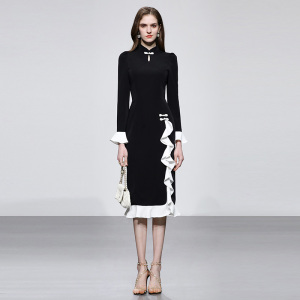 2025秋季新款时尚新中式撞色荷叶边拼接小黑裙收腰气质中长连衣裙