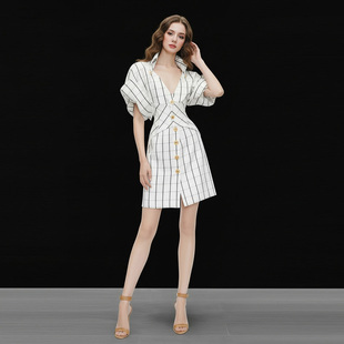 2026年春季新款法式翻领腰封收腰显瘦短款A字格纹衬衫连衣裙