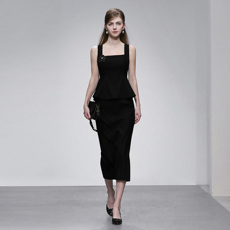 2026春季新款气质吊带收腰荷叶摆背心上衣+高腰直筒开衩半裙套装