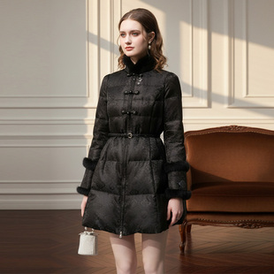 2025冬季新款高领收腰A字中长款国风提花獭兔毛条装饰羽绒服外套