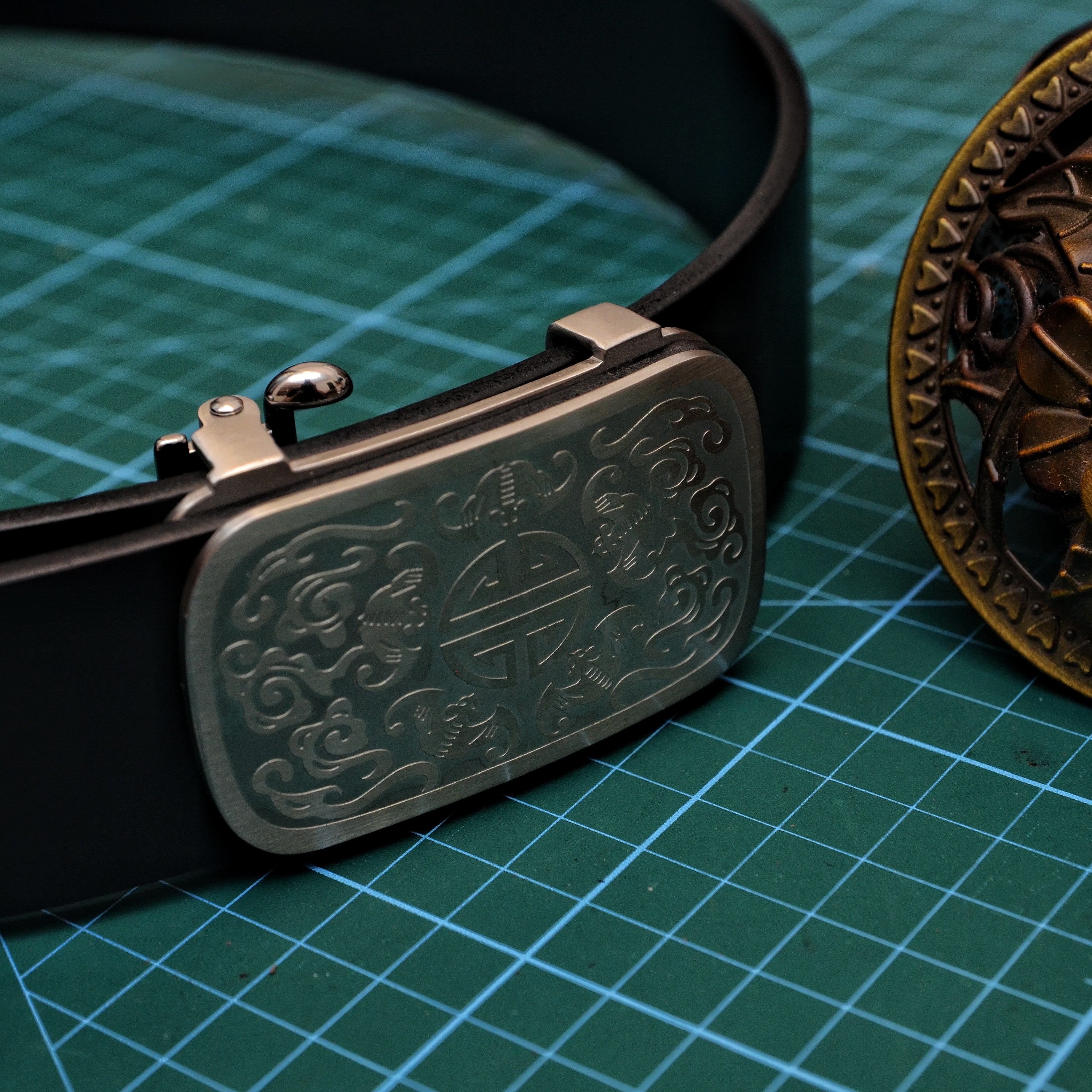 头层牛皮皮带不锈钢自动扣头祥云图案全粒面植鞣牛皮内穿款