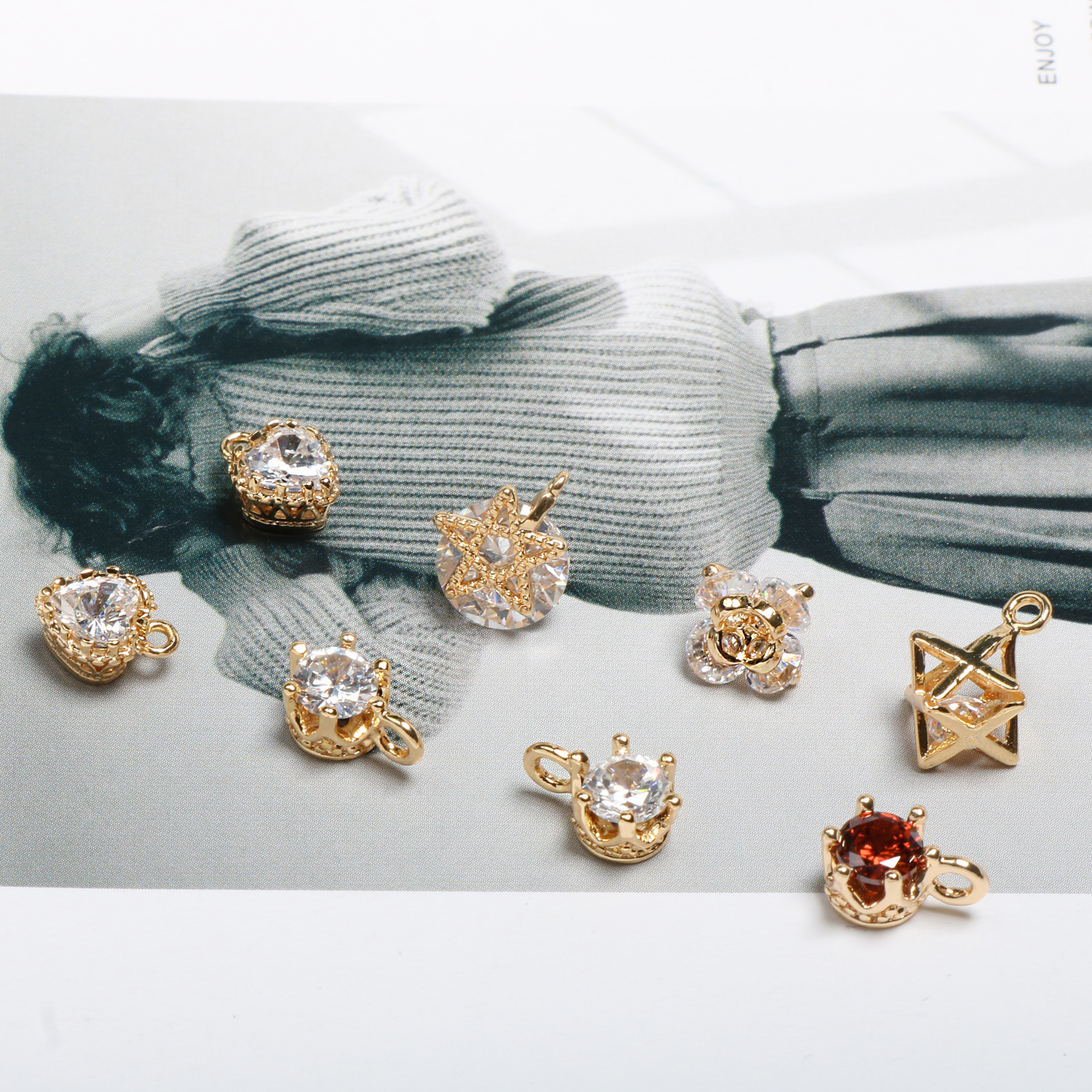 铜镀真金微镶锆石皇冠爱心吊坠DIY手工饰品耳环钉手项链配件材料在类目 饰品/流行首饰/时尚饰品新, 项坠/吊坠中 - 来自Buy2taobao.com提供专业的淘宝代购服务