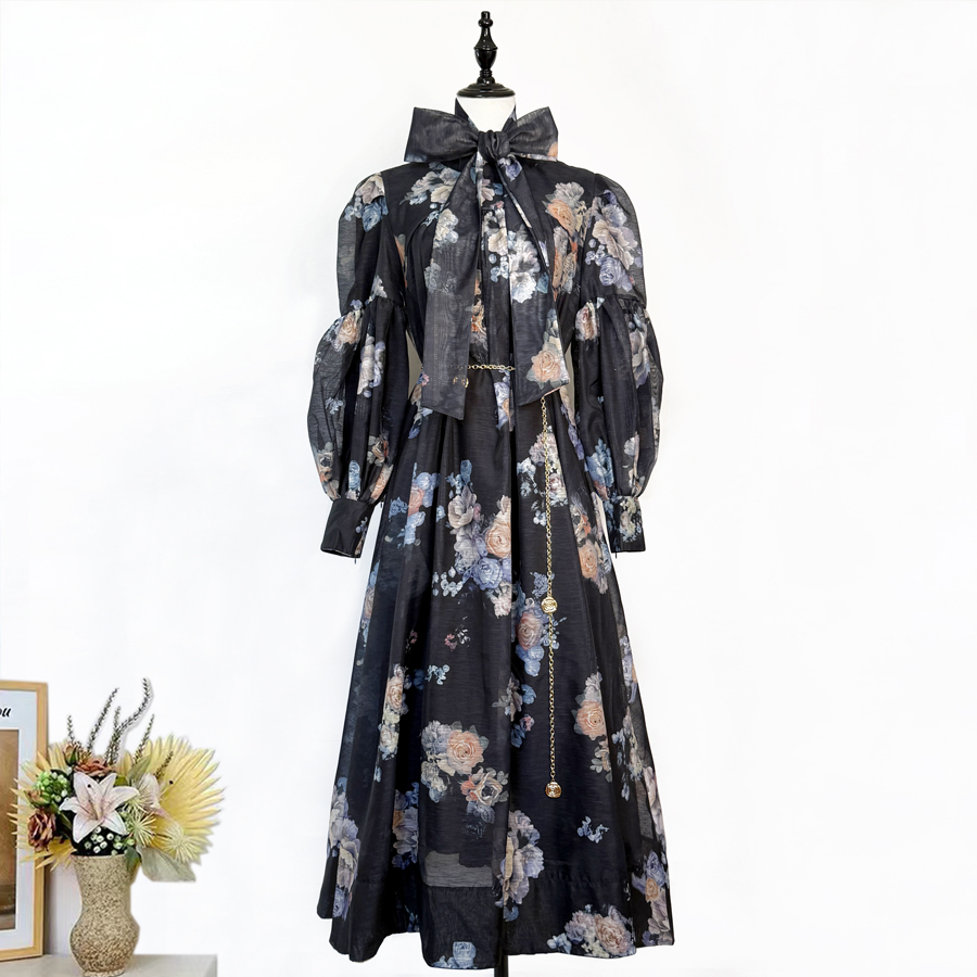 2026法式宫廷风走秀设计新款印花复古灯笼袖长袖精致连衣裙长裙