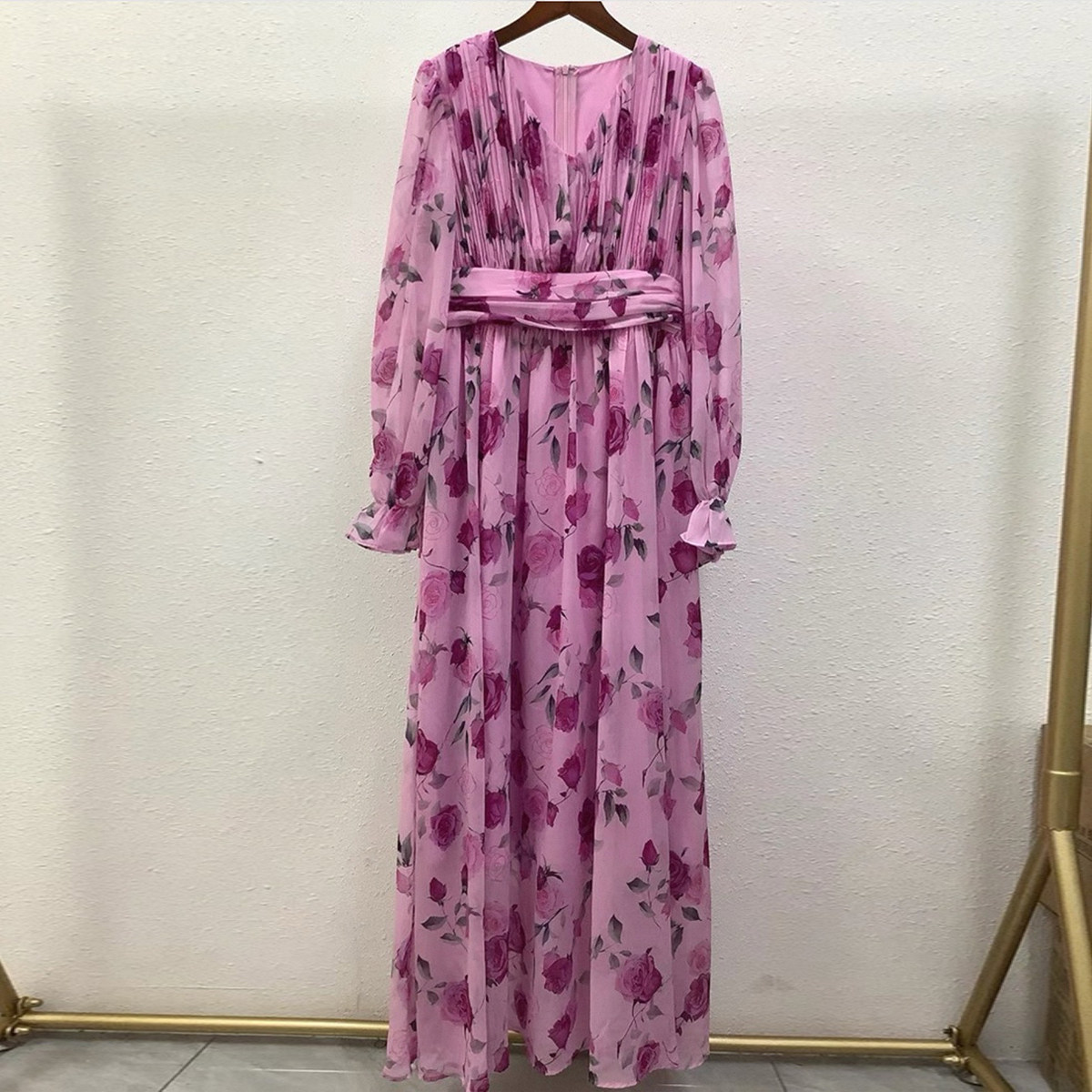 2025现货优雅气质雪纺V领收腰a字裙印花大摆飘逸收腰长袖连衣裙,女装/女士精品,连衣裙,淘宝优惠券,粉丝福利购,淘宝优惠卷