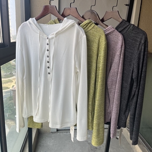 纽扣半开领帽衫薄款针织连帽长袖T恤女春百搭打底衫软糯舒适上衣