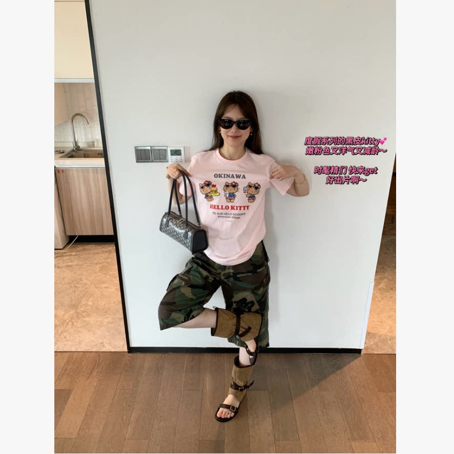 黑皮Kitty来啦~26冲绳黑皮Kitty~美式复古Y2K~宽松圆领短袖T恤5色 - 实物图