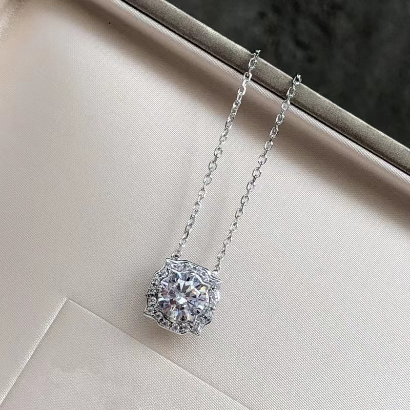 PT950铂金莫桑石莲花项链纯银1克拉吊坠简约锁骨链时尚气质温柔女