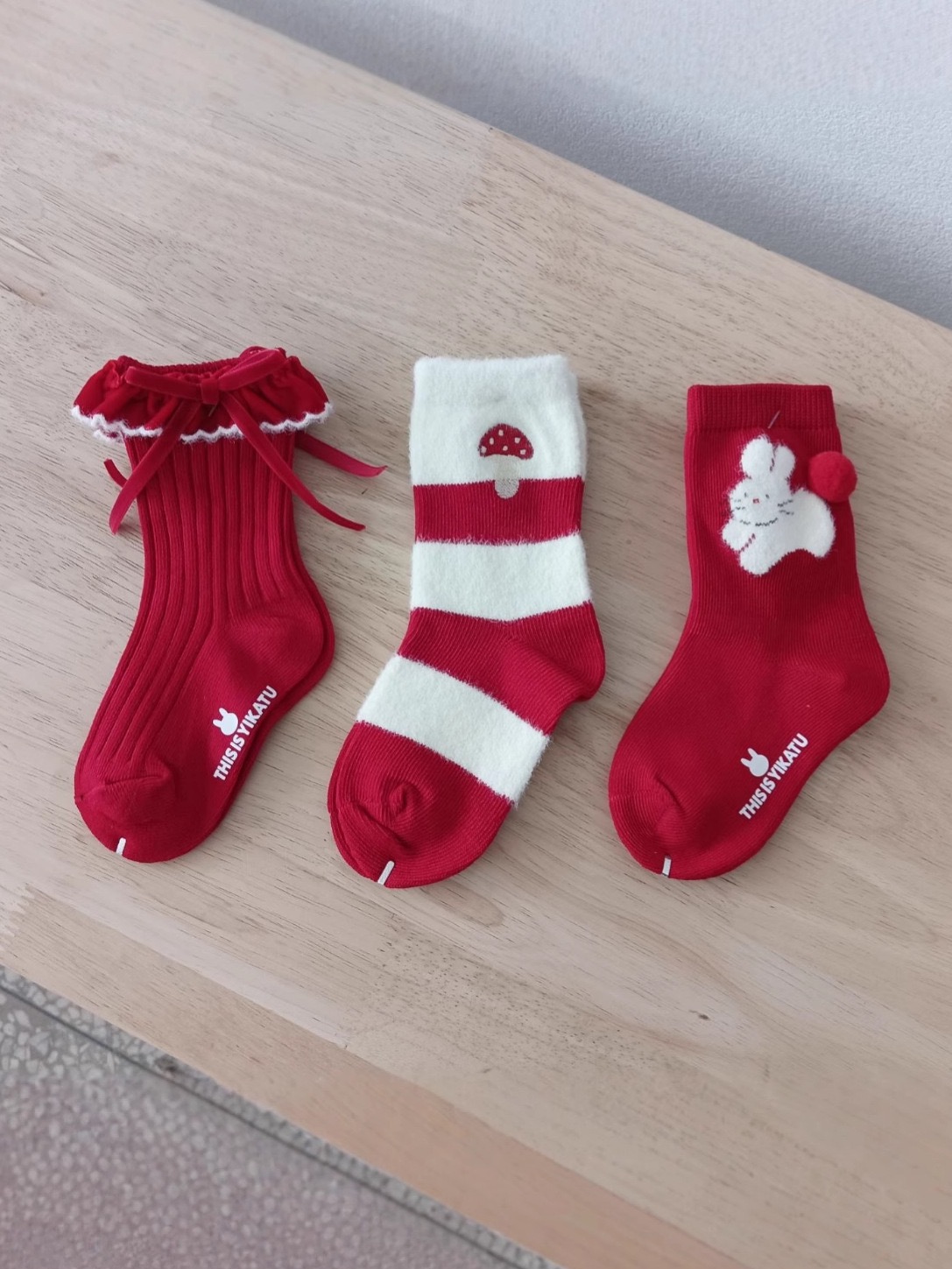 儿童红色袜子伊卡兔童袜秋冬新款兔子蘑菇过年喜庆丝绒蝴蝶结8185