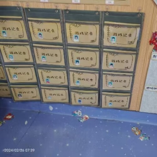 A5幼儿园作品展示袋幼儿画画美术作业教室收纳图书挂袋定制四格