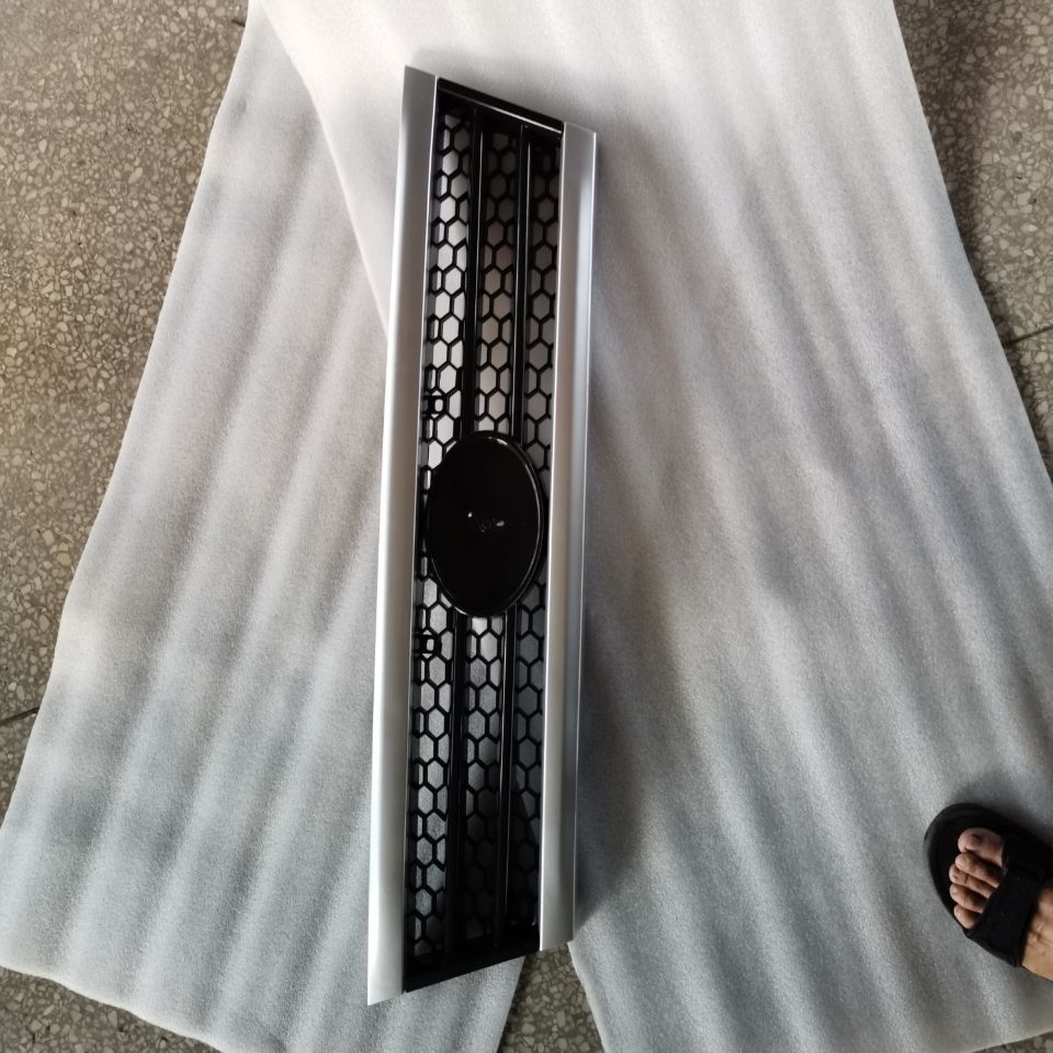 五征飞碟宏瑞原厂配件 奥驰宏瑞驾驶室前脸塑料格栅 宏瑞前脸中网