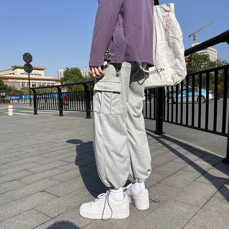 Men's casual pants in spring