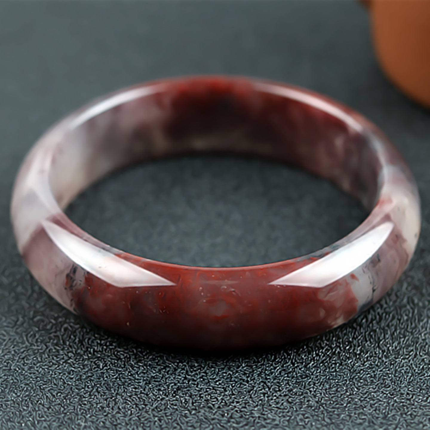 桂林鸡血玉手镯冰种红色水墨画贵妃料60圈口正品天然广西玉石镯子
