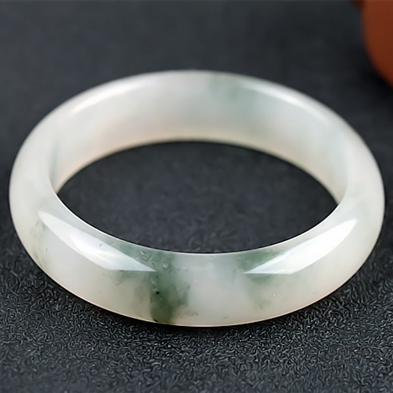 桂林鸡血玉手镯冰种飘花绿色贵妃料56圈口正品天然广西玉石镯子女