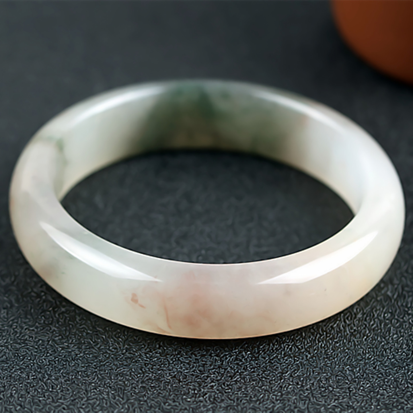 桂林鸡血玉手镯冰种三彩粉色贵妃料55圈口正品天然广西玉石镯子女