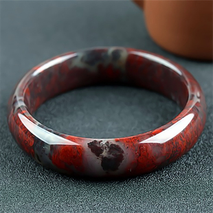 桂林鸡血玉手镯三彩刘关张乾坤料59圈口正品广西天然玉石玉镯子女