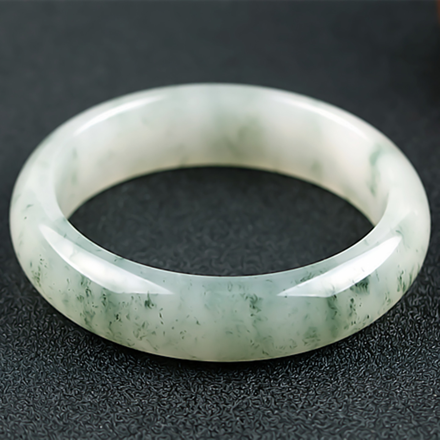 桂林鸡血玉手镯冰种飘花绿色贵妃料59圈口正品天然广西玉石镯子女