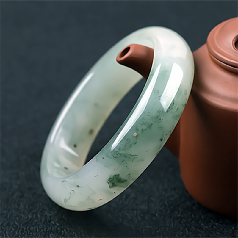 桂林鸡血玉手镯冰种飘花绿色贵妃料54圈口正品广西天然玉石镯子女