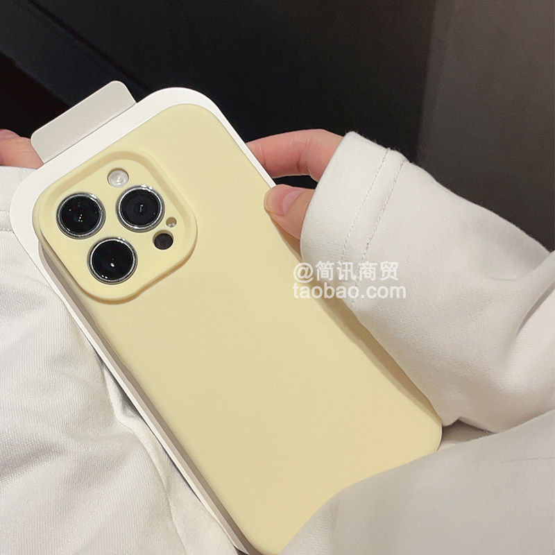 iPhone苹果15液态硅胶INS浅黄女