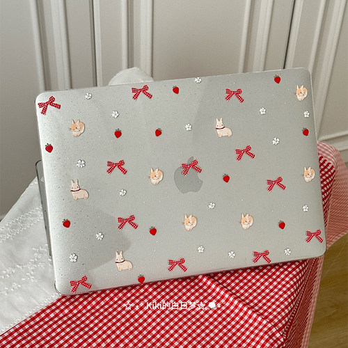 Kiki的白日梦/草莓新年兔子满天星闪粉亚克力MacBookproair保护壳保护套轻薄防磕碰pc材质M3M4新款防摔透气