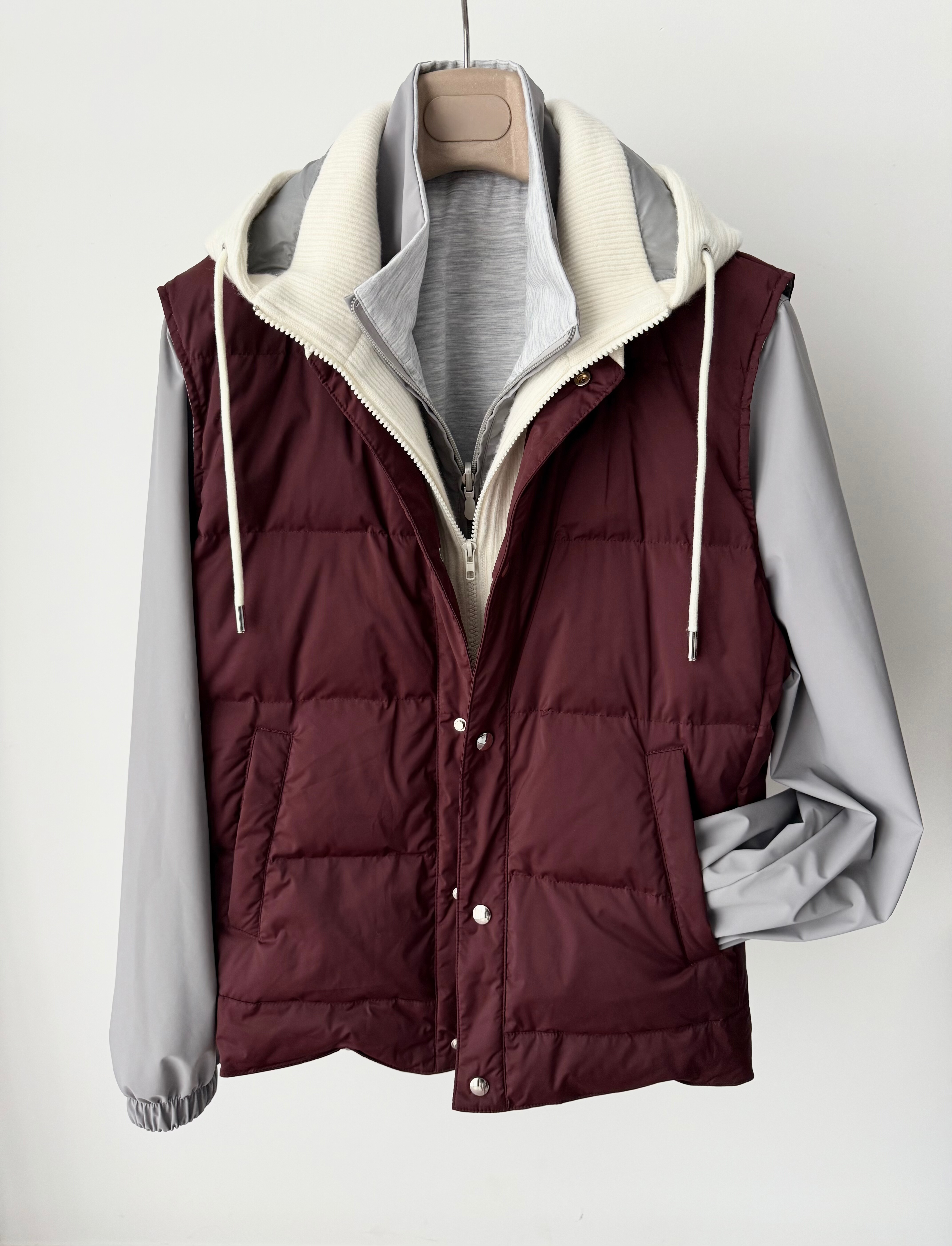 勃艮第红白鹅绒羊毛拼接马甲