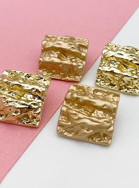 金属美美搭扣子大衣装饰
