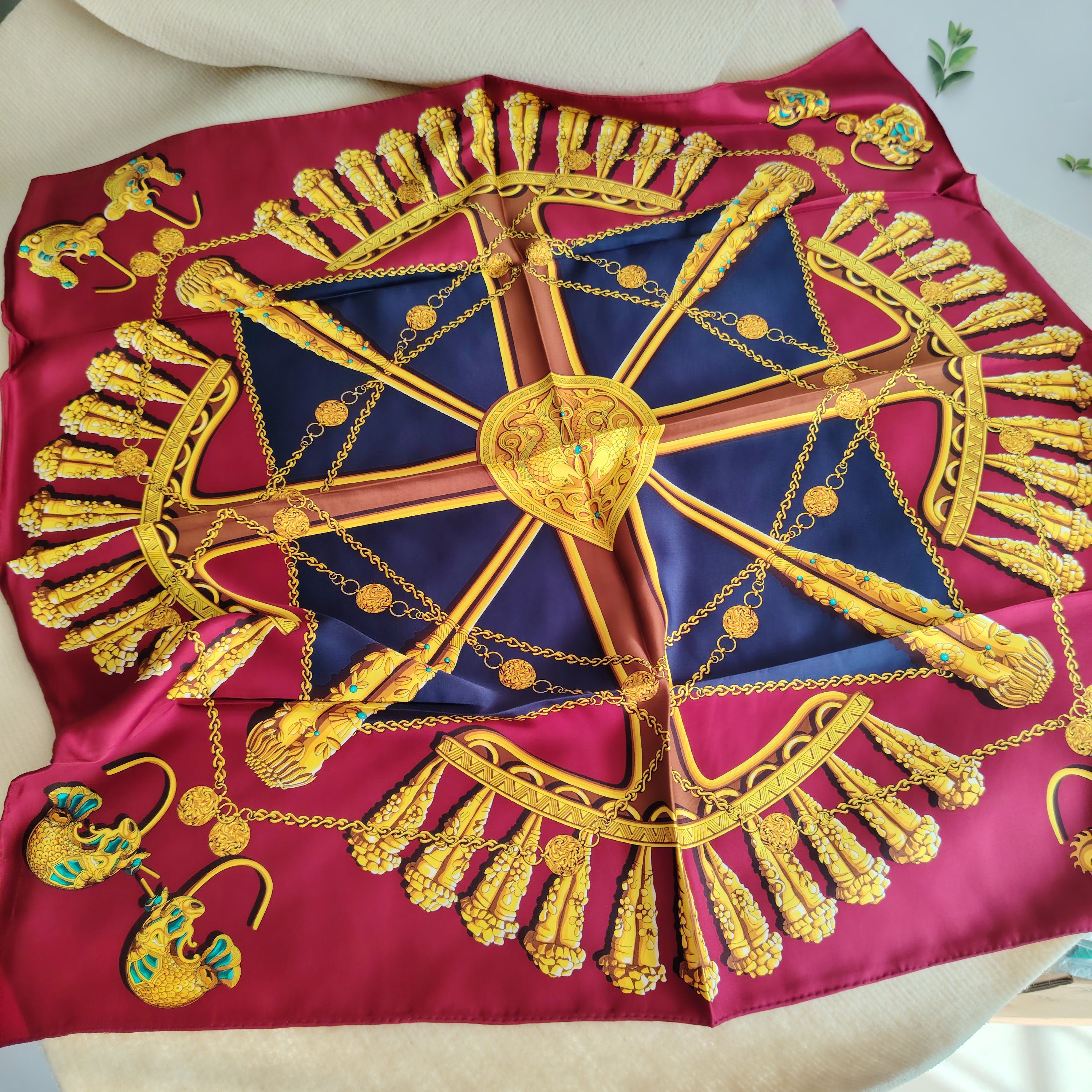 惊艳真丝斜纹马具游牧金饰大牌高级感大方巾桑蚕丝手工卷边丝巾