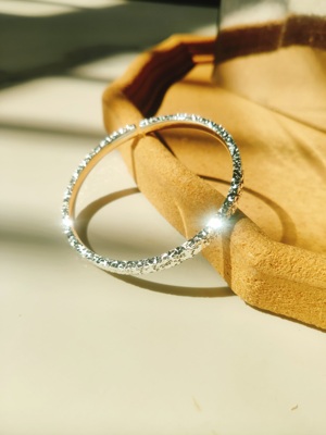 时尚通勤女足银光泽明亮