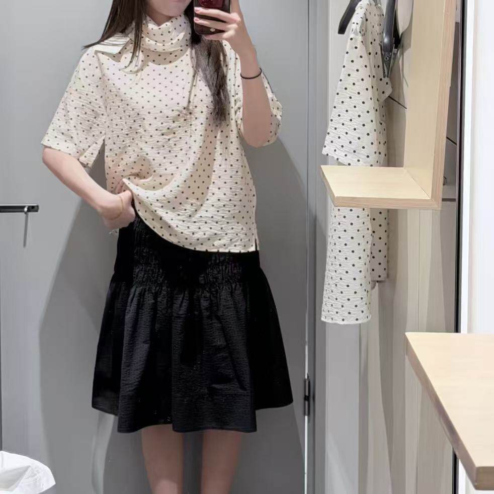 CS女装休闲版型圆点短袖堆垂领后