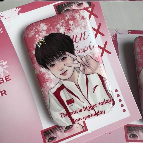 新款莎头王楚钦孙颖莎周边创意方形吧唧高颜值背包挂件礼物自制