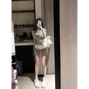 女 韩版 甜辣小个子穿搭纯欲印花显瘦短款 上衣低腰抽褶短裤 两件套装