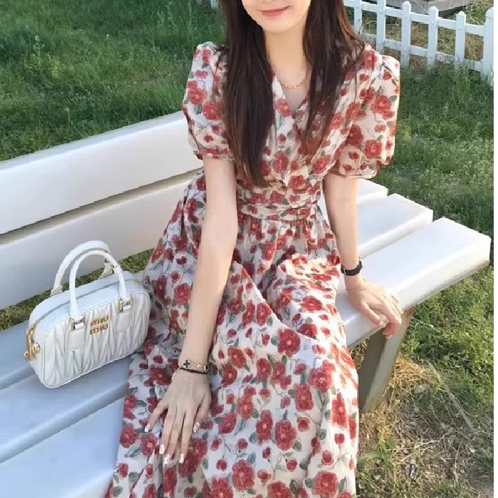 法式温柔风泡泡袖碎花连衣裙女