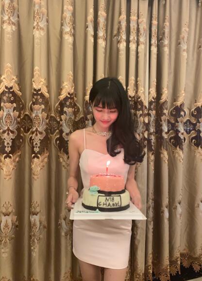 气质显胸显身材性感V领蹦迪生日收腰包臀礼服伴娘服吊带连衣裙