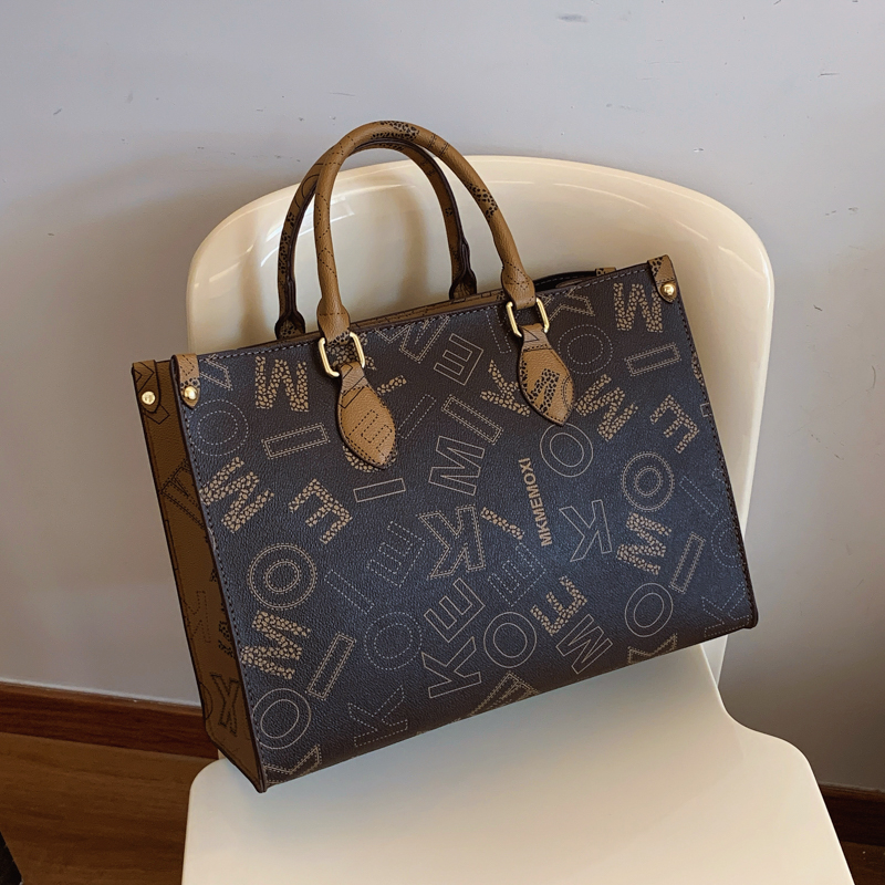 通勤大容量印花托特包外出旅游轻奢包购物袋百搭通勤上班族高级感