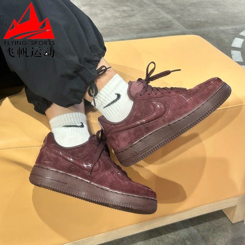 耐克女鞋2025冬季新品AIR FORCE 1 07空军一号休闲板鞋HV4406-600