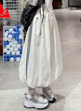 阿迪达斯三叶草女装2026夏三条纹宽松中长款花苞运动半身裙KE3441