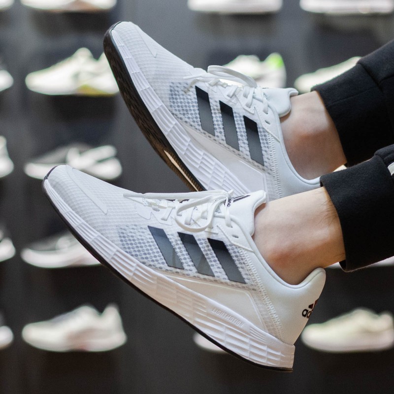 Adidas低帮轻便透气跑步鞋