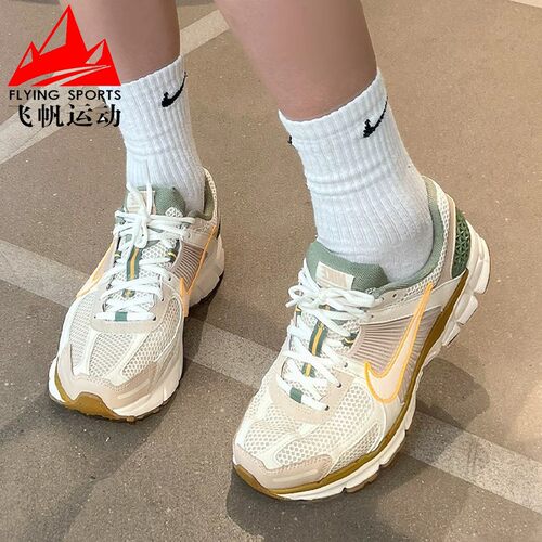 耐克女鞋ZOOM VOMERO 5复古轻便透气耐磨运动鞋跑步鞋 FQ6868-181
