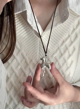 新中式立体小马驹钱币项链马年本命年轻奢小众设计棕色锁骨链礼物