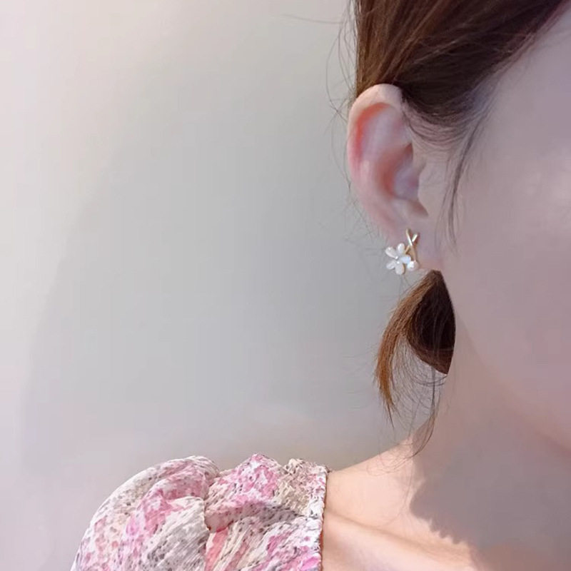 五瓣花朵耳钉女仿猫眼石清新小众设计气质耳饰独特精致仿珍珠耳环