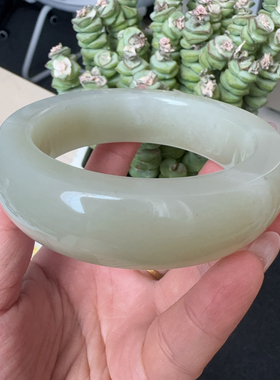 新疆和田玉且末料高青白带猫眼线油润细腻弧顶方和田玉手镯手串